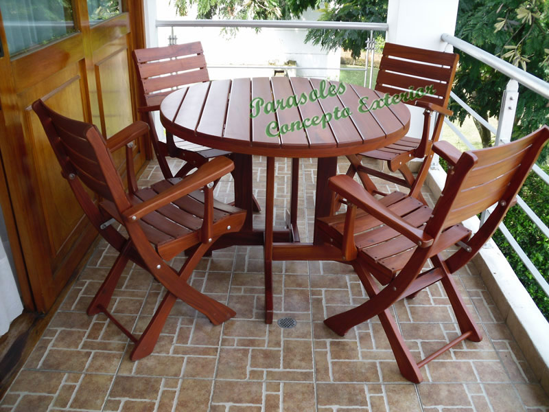 Silla con Brazo y Mesa Redonda de 1.00