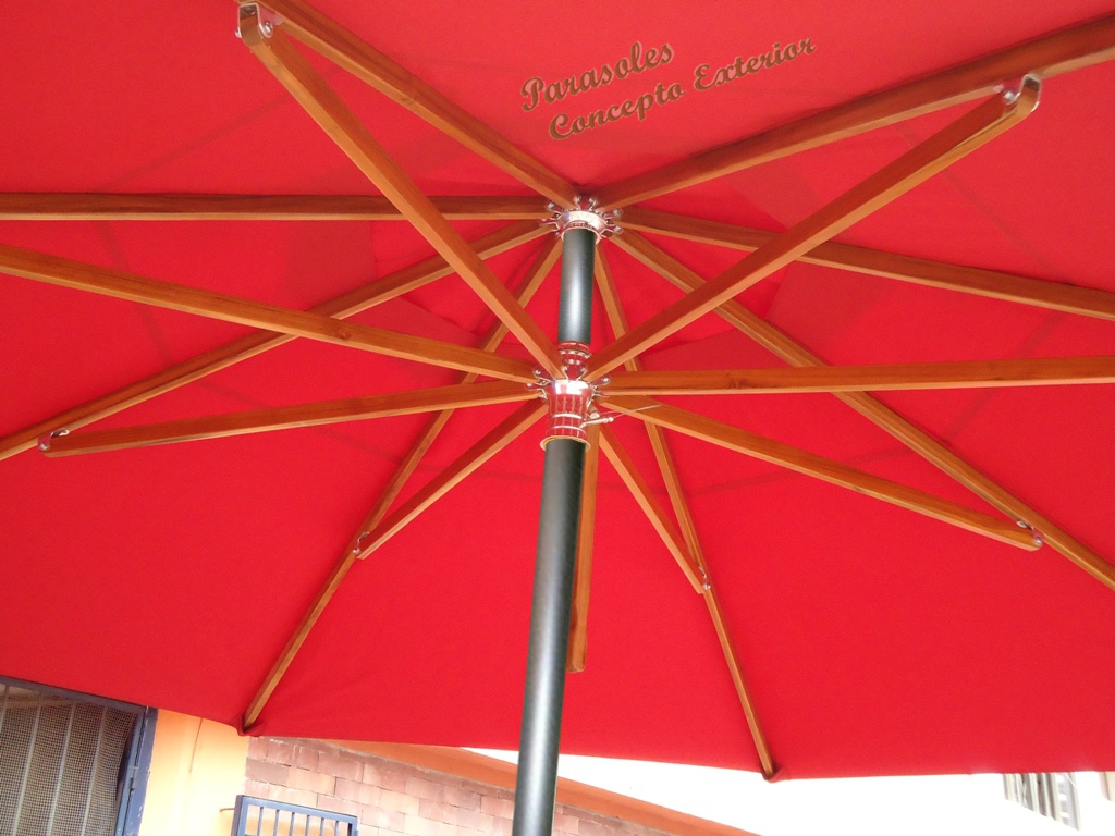 Sombrilla en Granadillo con Mastil en Aluminio